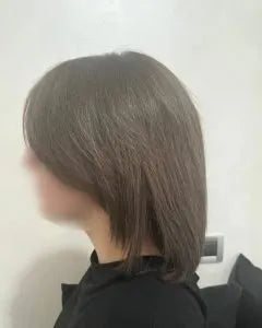Alexandra oggi, con tutti i capelli ricresciuti