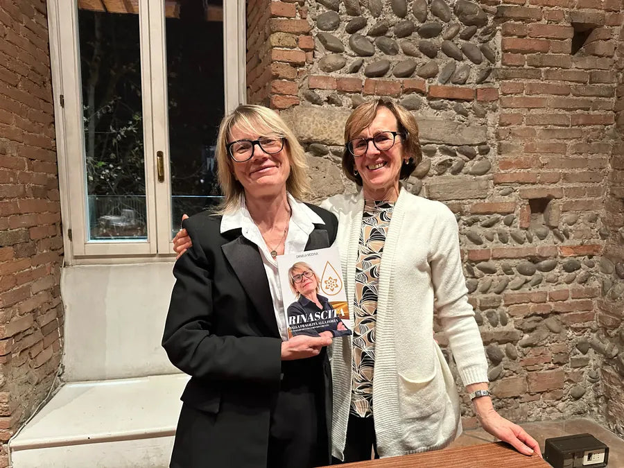 Cliente con il libro Rinascita di Daniela Modina