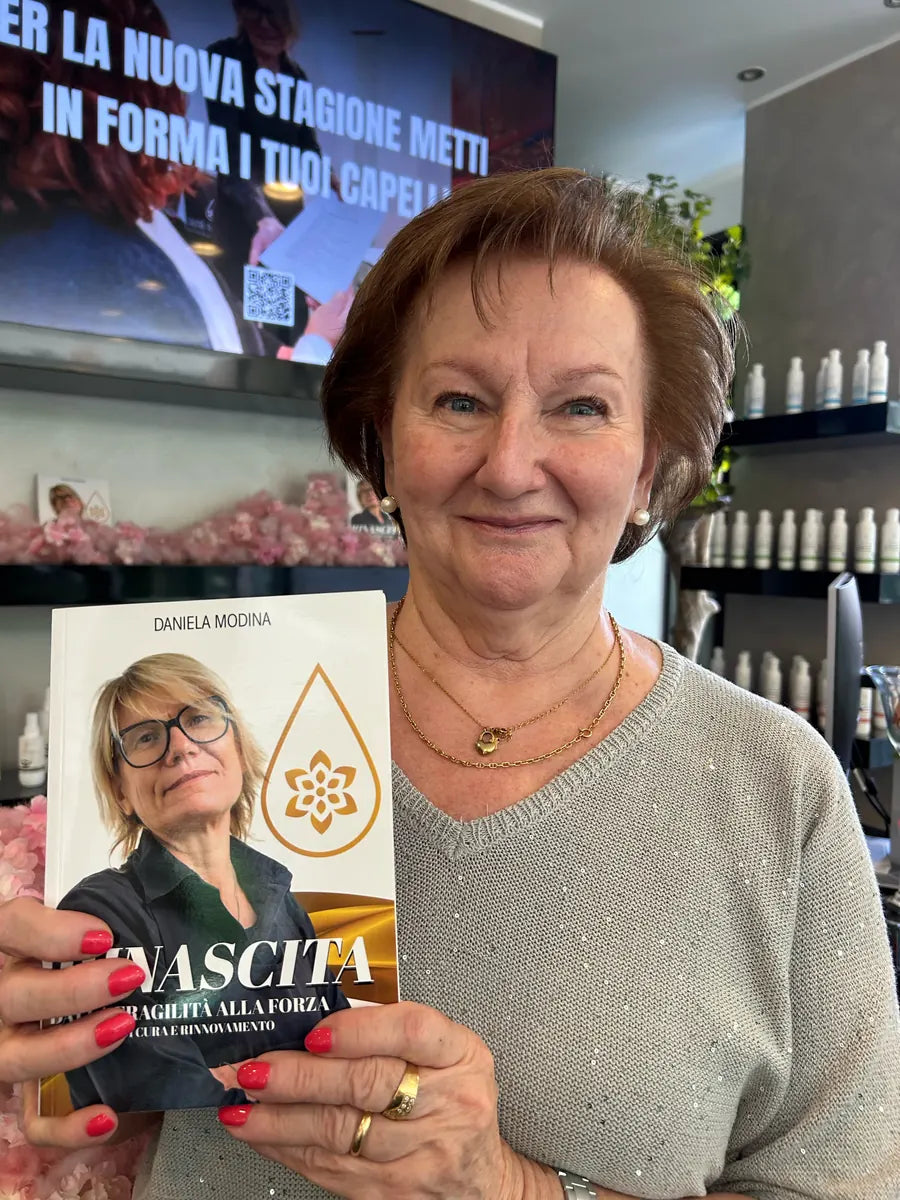 Cliente con il libro Rinascita di Daniela Modina