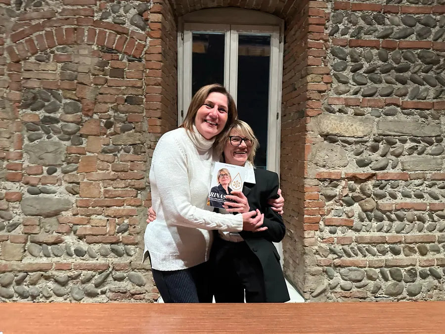 Cliente con il libro Rinascita di Daniela Modina