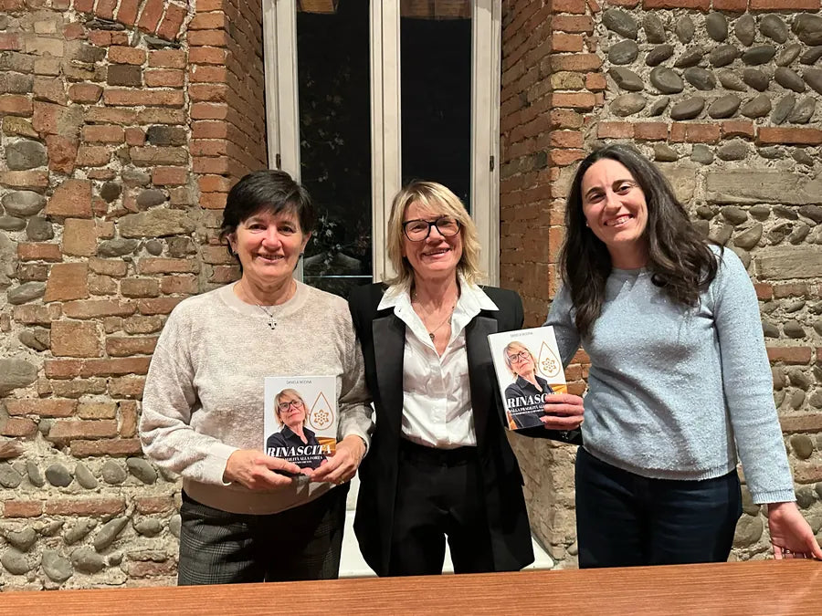 Cliente con il libro Rinascita di Daniela Modina