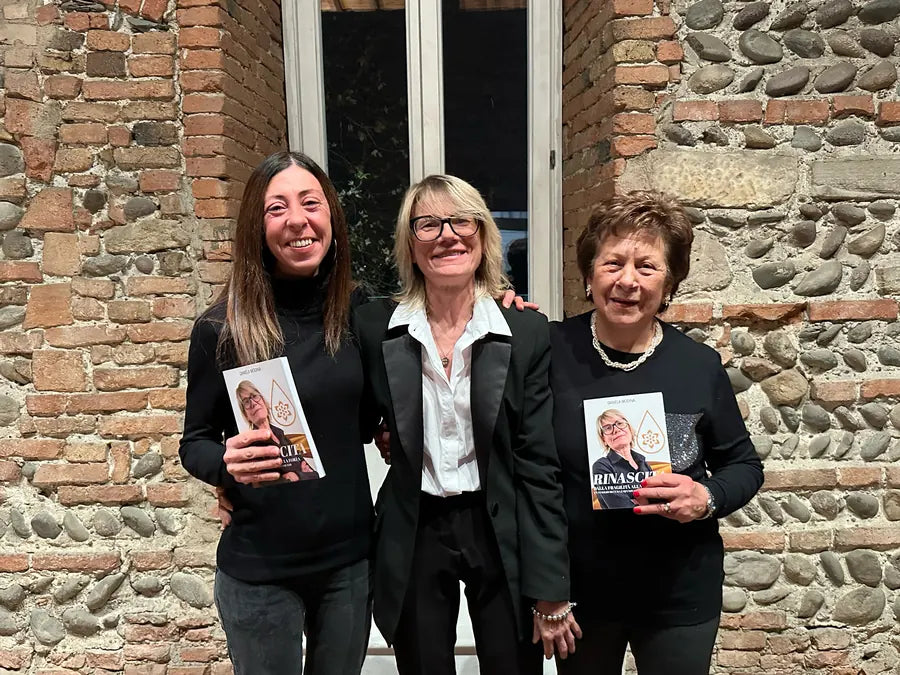 Cliente con il libro Rinascita di Daniela Modina