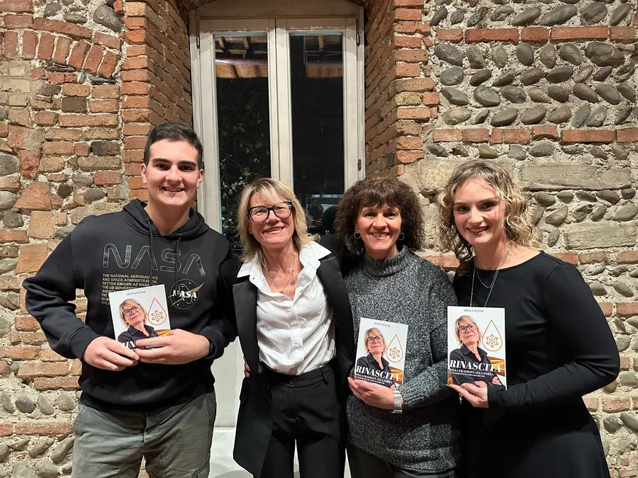 Cliente con il libro Rinascita di Daniela Modina