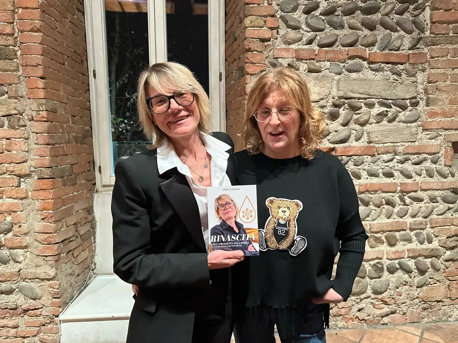 Cliente con il libro Rinascita di Daniela Modina