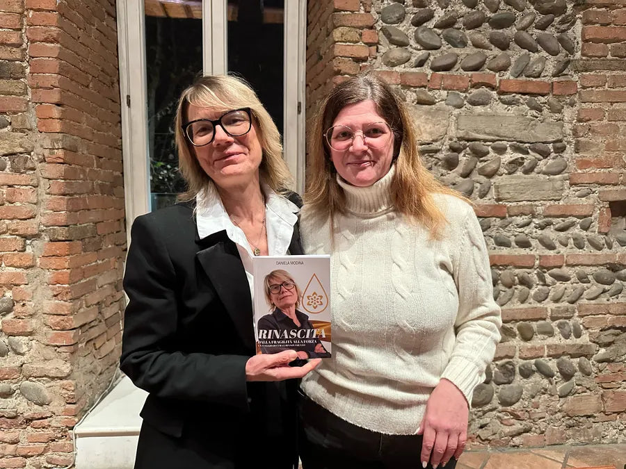 Cliente con il libro Rinascita di Daniela Modina