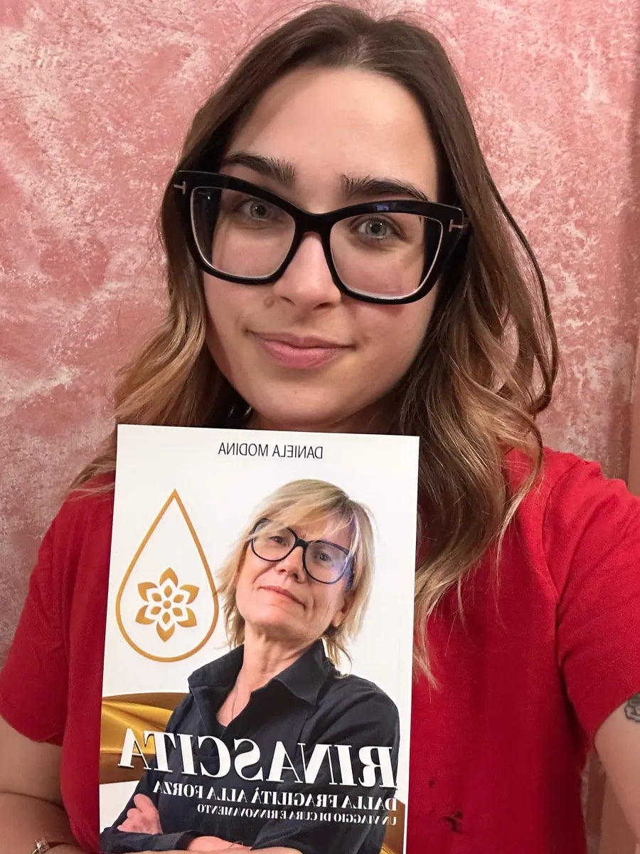 Cliente con il libro Rinascita di Daniela Modina