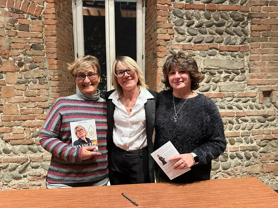 Cliente con il libro Rinascita di Daniela Modina