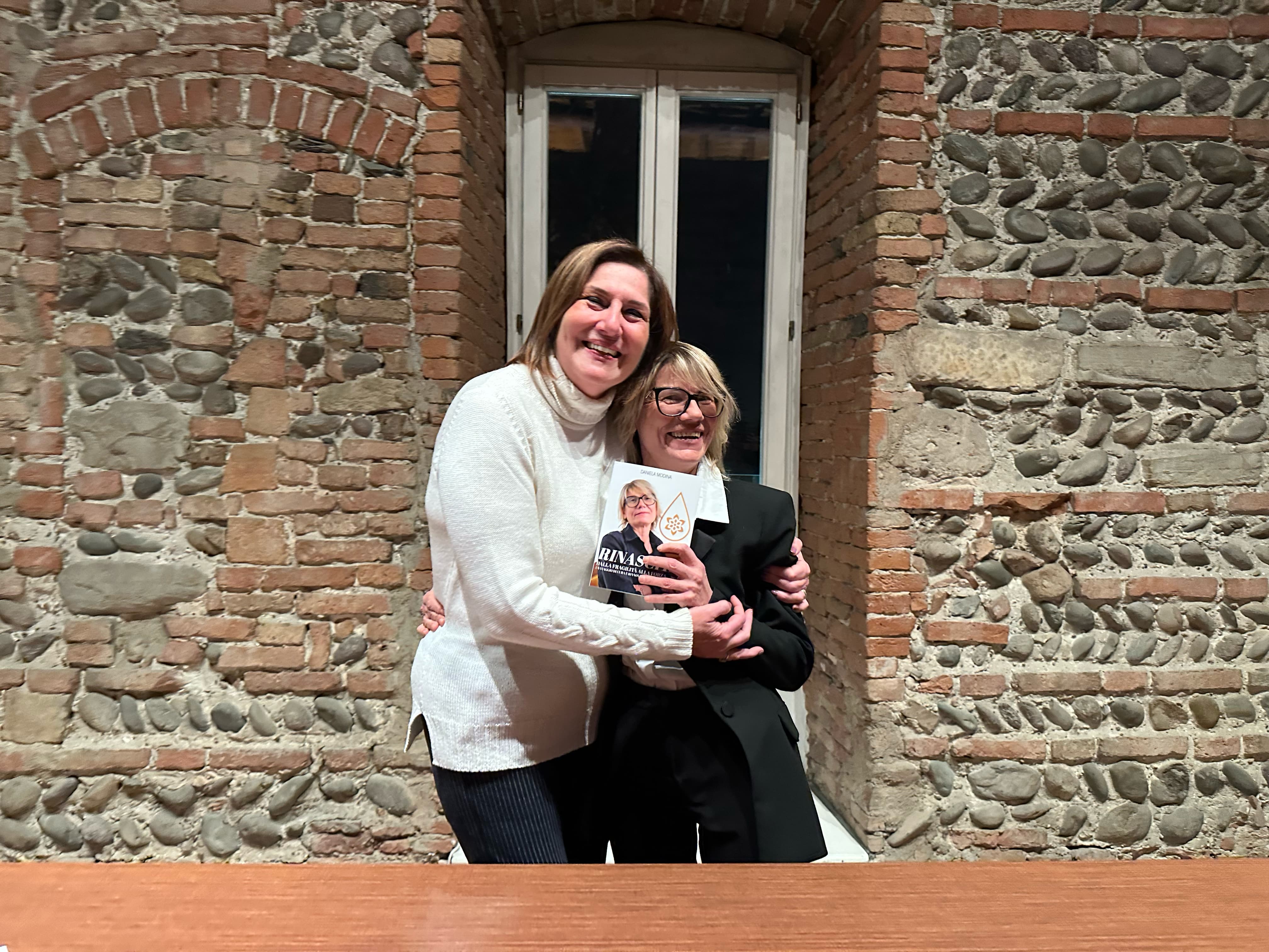 Cliente con il libro Rinascita di Daniela Modina