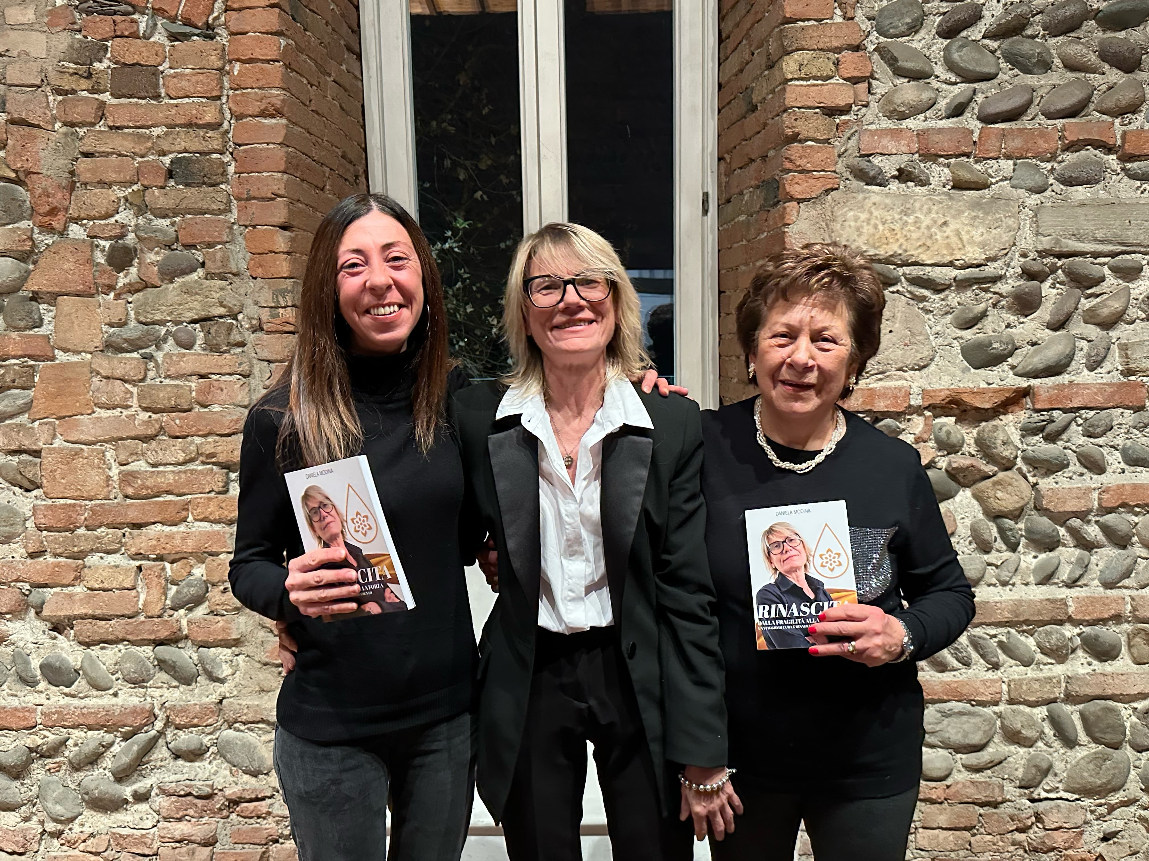 Cliente con il libro Rinascita di Daniela Modina