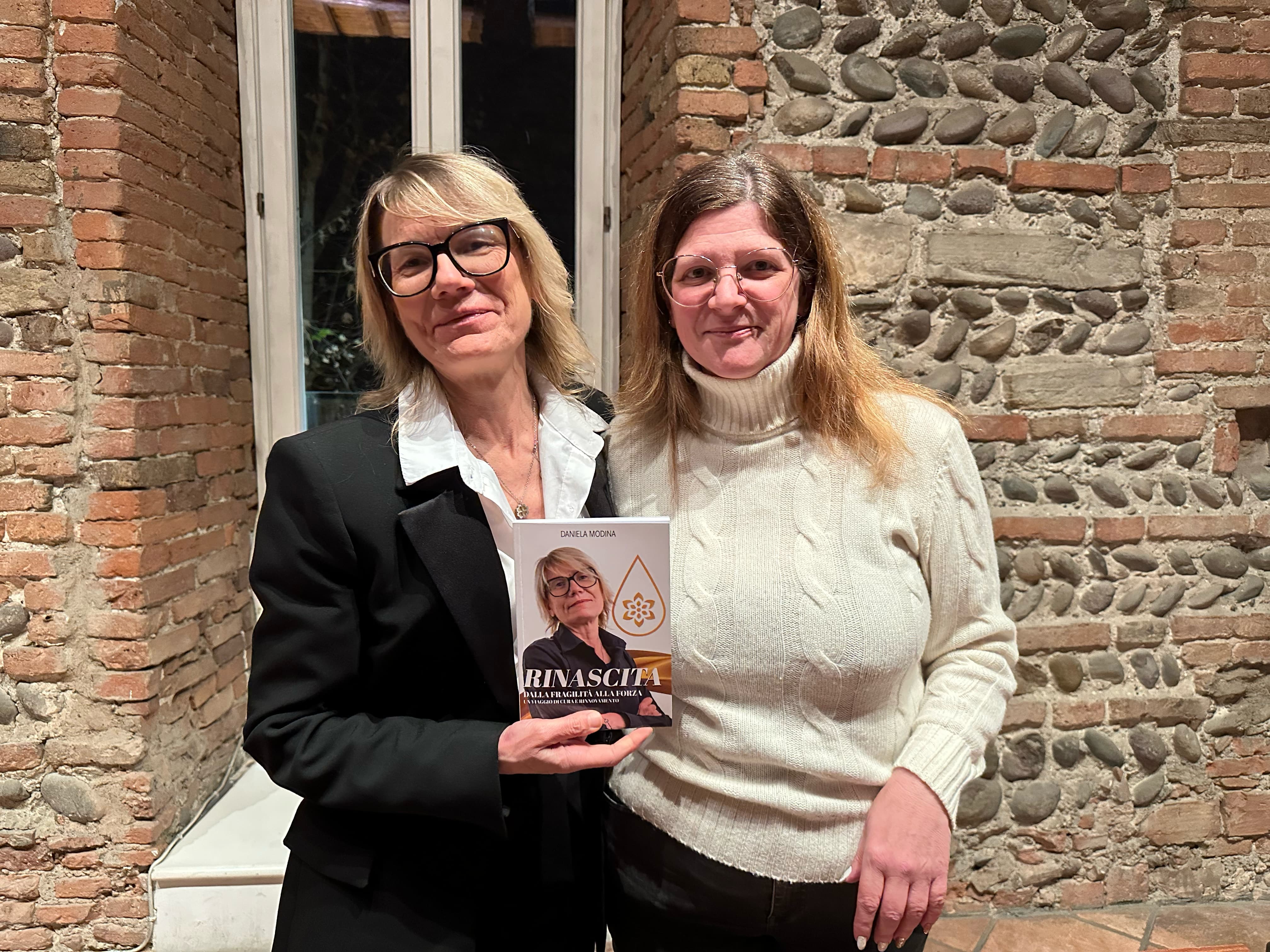 Cliente con il libro Rinascita di Daniela Modina